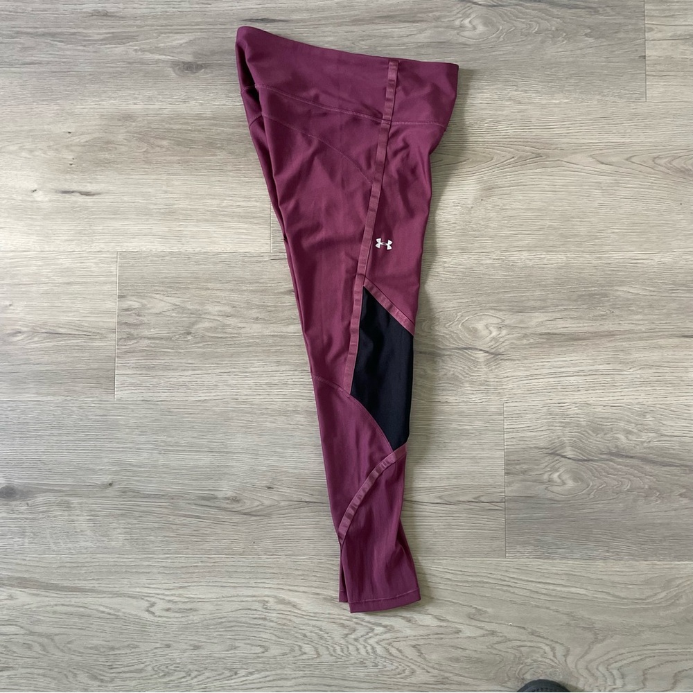 Under Armour Maroon Leggings with Black Accent Heat Gear Size M